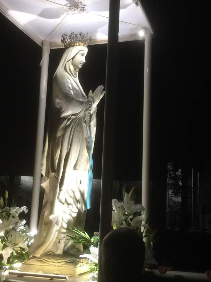 卢德 La Sainte Famille酒店 外观 照片